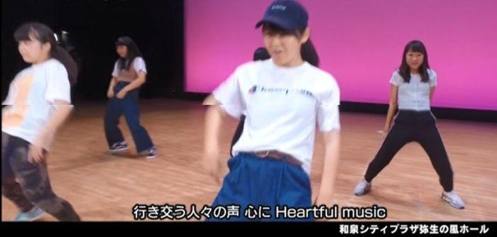 「和泉・久保惣ミュージアムタウンPR動画」内に出てくる、和泉シティプラザ弥生の風ホールでのパフォーマンスのキャプチャー