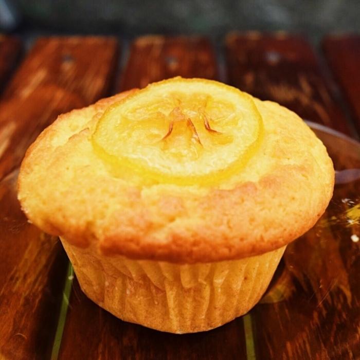グルメグランプリにて審査員特別賞となったCAFE MANO「和泉のブンブンはちみつレモンマフィン」の写真