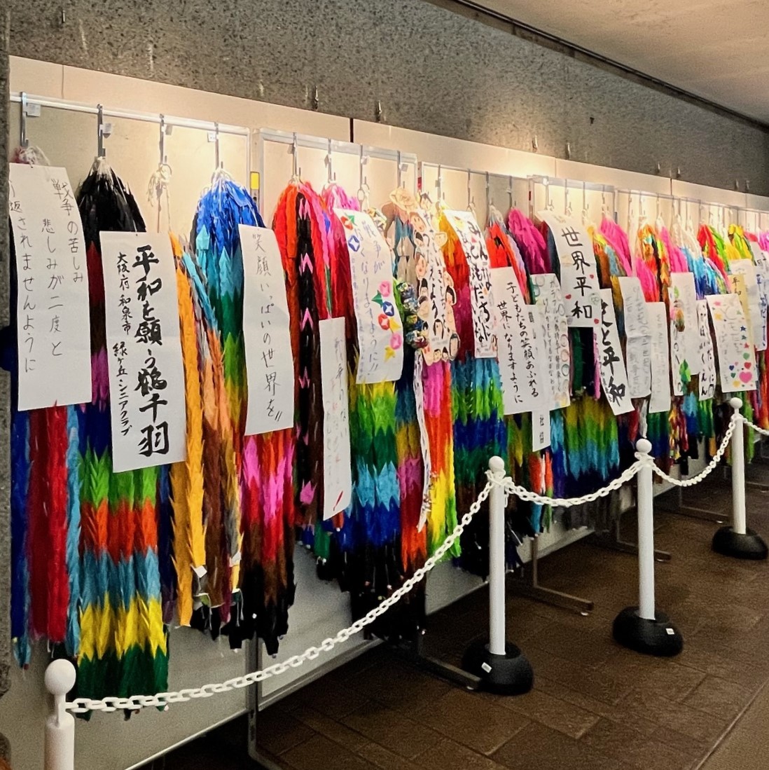 第26回千羽鶴展 コミュニティセンターの様子