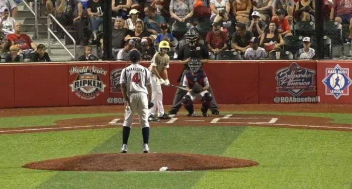 2018カル・リプケンU12世界少年野球大会の試合中にピッチャーマウンドに立つ中塚遥翔さんの写真