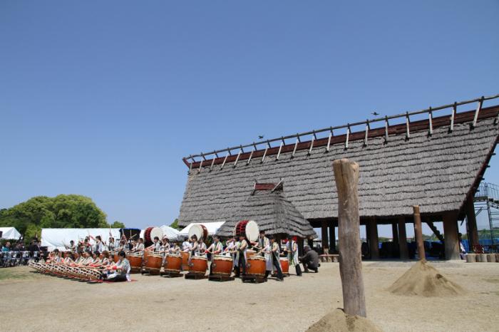 式典で演奏する和泉市PR大使のいずみ太鼓皷聖泉