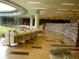 シティプラザ図書館の館内の様子を撮影した写真