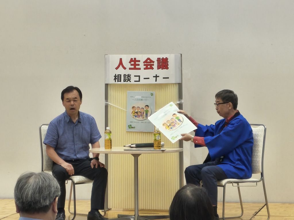 健康まつりで劇に出る市長