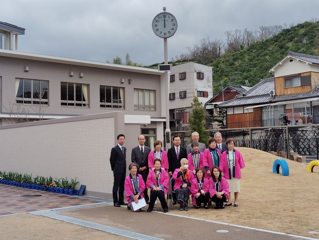 槇尾学園時計塔寄贈式の様子