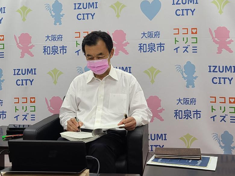 障害者政策委員会に出席する辻市長