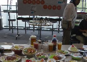 和泉地域活動栄養士会コーナーで行われていたSATシステムによる食事診断を受けている写真