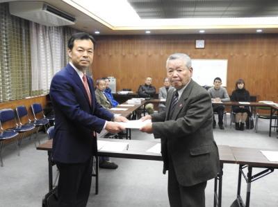 市長に提出