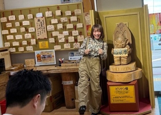 秋元さん、道の駅で笑顔