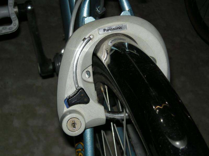 自転車を盗まれにくいシリンダー式の馬蹄錠の写真