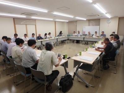 第3回JR北信太駅周辺地区まちづくり懇談会における議論の進行風景の写真