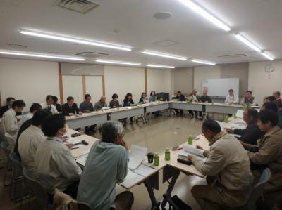 第4回JR北信太駅周辺地区まちづくり懇談会における議論の進行風景の写真