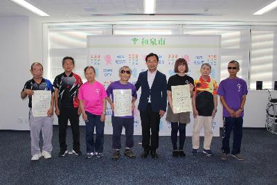 左から奥山さん、神澤さん、野口さん、濱方さん、市長、渡邊さん、山田さん、藤野さん