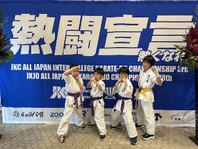 左から杉本さん、玉置さん、曽根玲生さん、曽根逢生さん