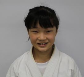 第18回全日本少年少女空手道選手権大会において3位入賞した、道着姿の矢野杏純さんの写真