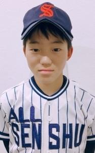 第48回日本少年野球春季全国大会に出場した、緑ヶ丘小6年の吉川侃助さんのユニフォーム姿の写真