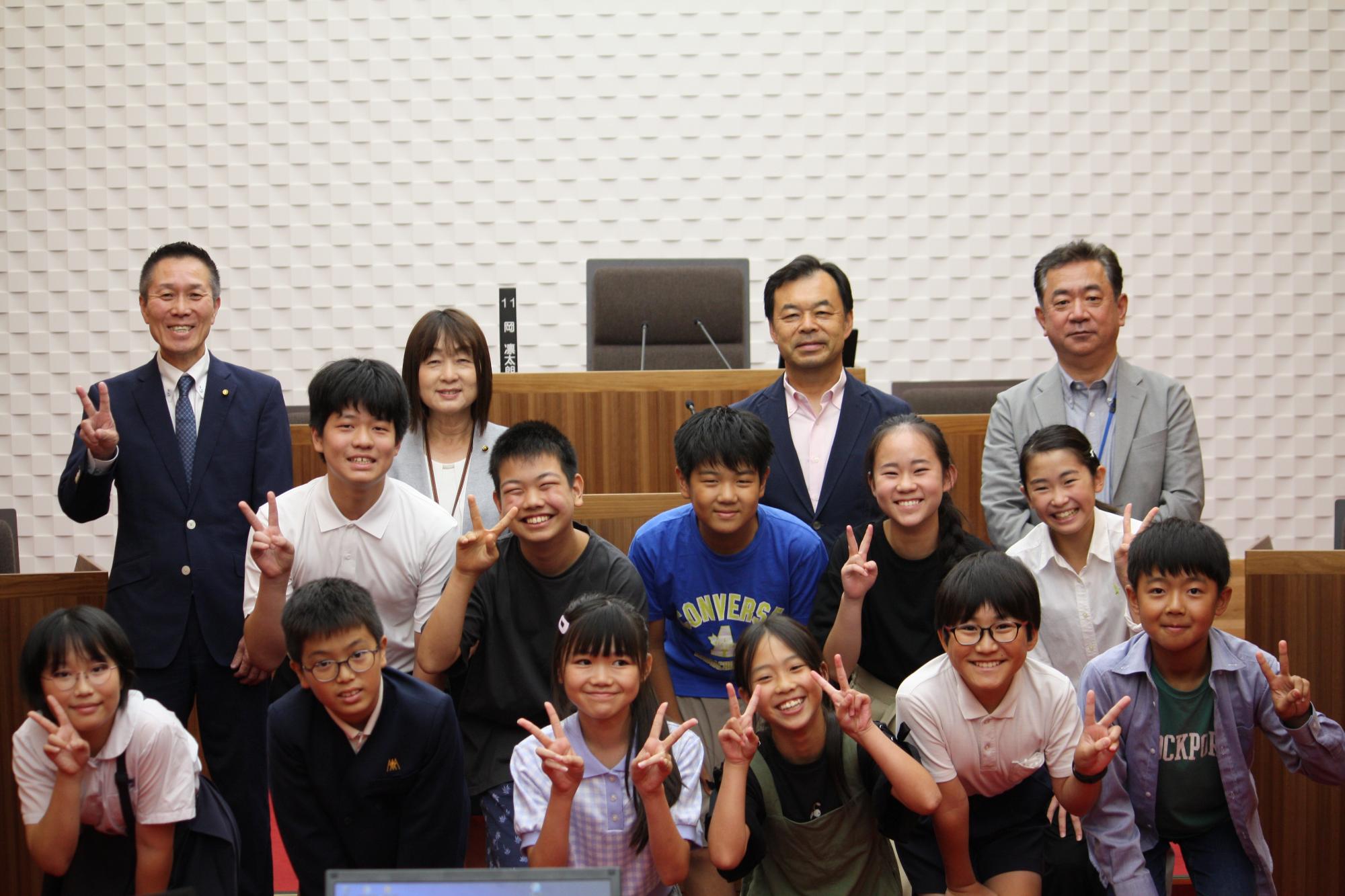 子ども議員集合写真