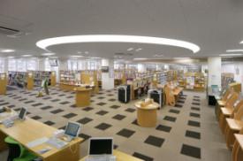 和泉図書館の館内の様子を撮影した写真
