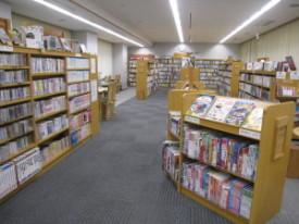 南部リージョンセンター図書室の館内の本棚の様子を撮影した写真