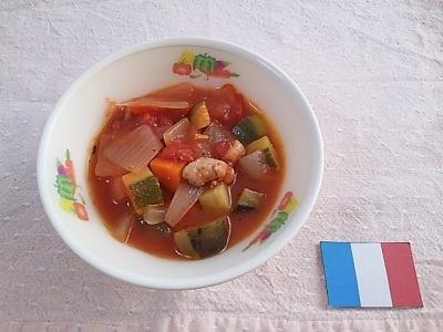 和泉市学校給食レシピとして紹介しているフランスのラタトゥーユの完成見本の写真