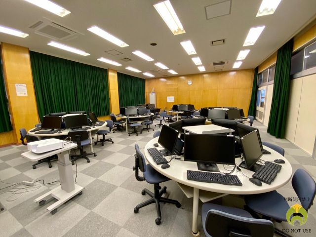 コンピュータ室1