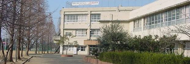 富秋中学校